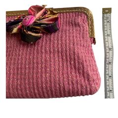 Evening bag with measure